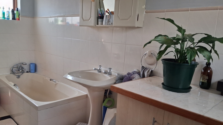 3 Bedroom Property for Sale in Kabega Park Eastern Cape